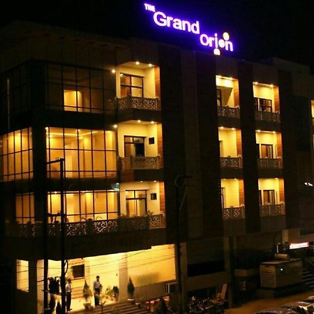 The Grand Orion Hotel Chinhat Buitenkant foto