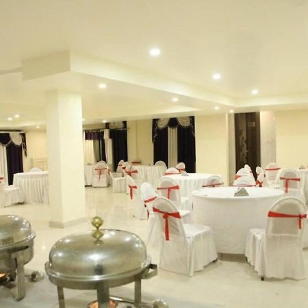 The Grand Orion Hotel Chinhat Buitenkant foto