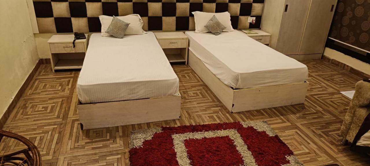 The Grand Orion Hotel Chinhat Buitenkant foto