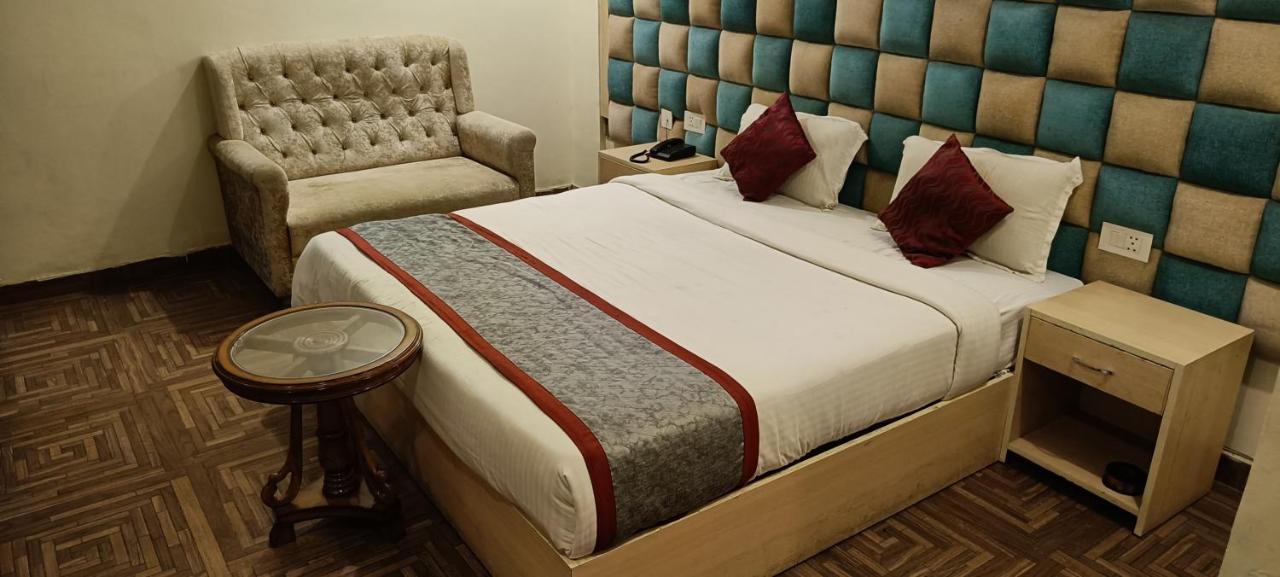 The Grand Orion Hotel Chinhat Buitenkant foto