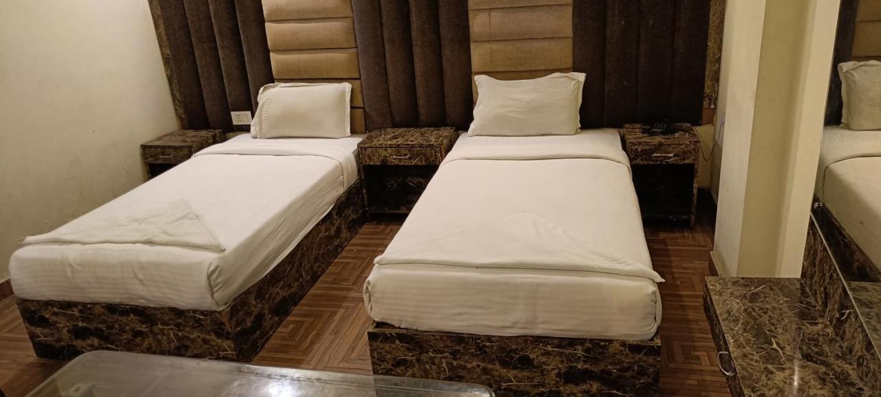 The Grand Orion Hotel Chinhat Buitenkant foto