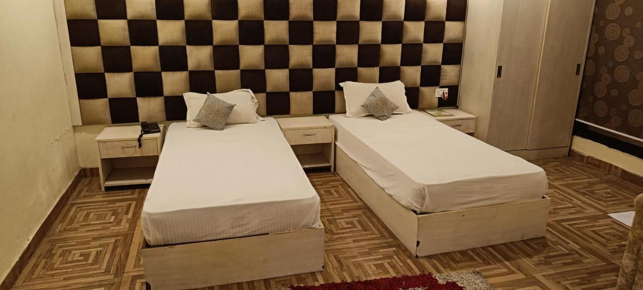 The Grand Orion Hotel Chinhat Buitenkant foto