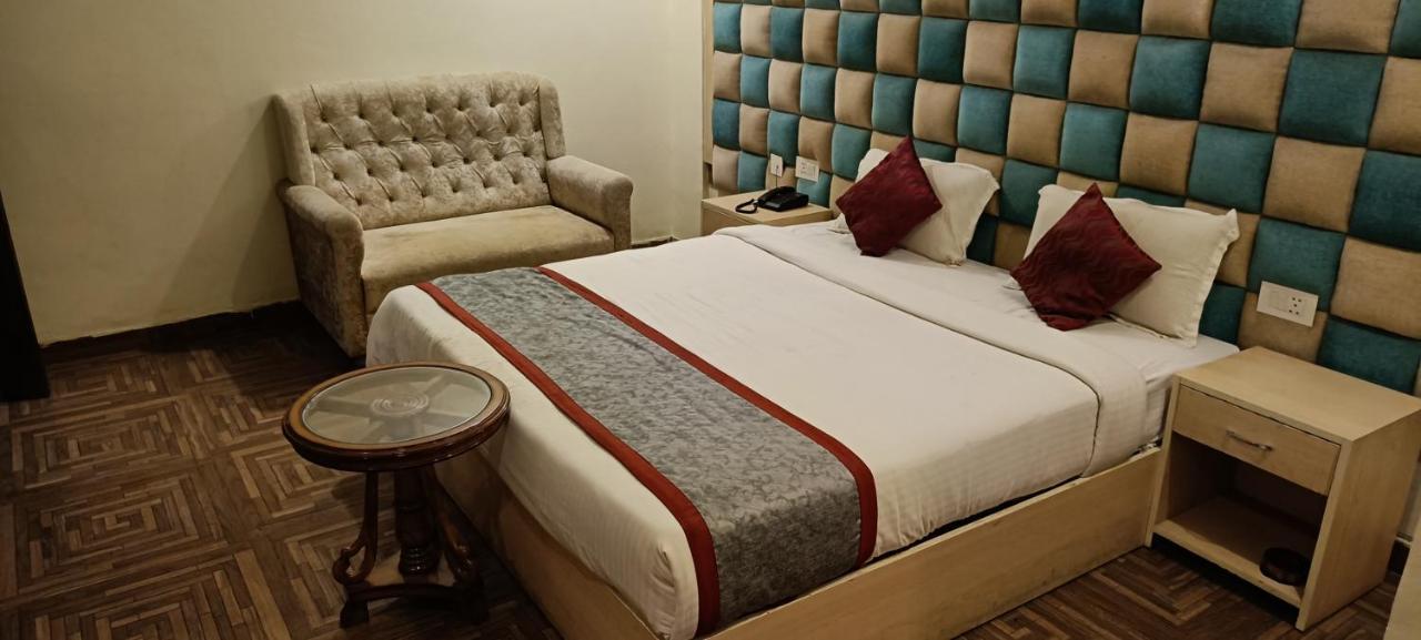 The Grand Orion Hotel Chinhat Buitenkant foto