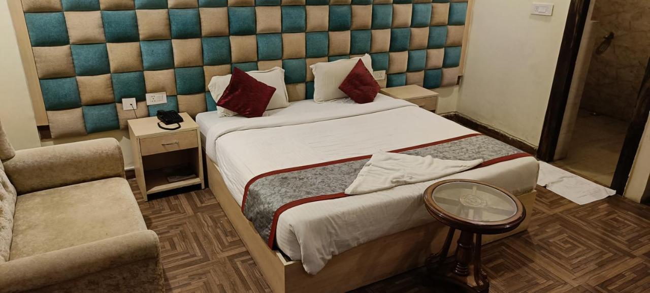 The Grand Orion Hotel Chinhat Buitenkant foto
