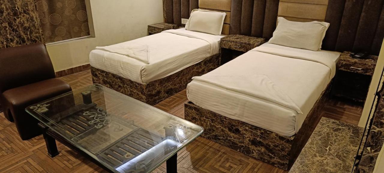 The Grand Orion Hotel Chinhat Buitenkant foto