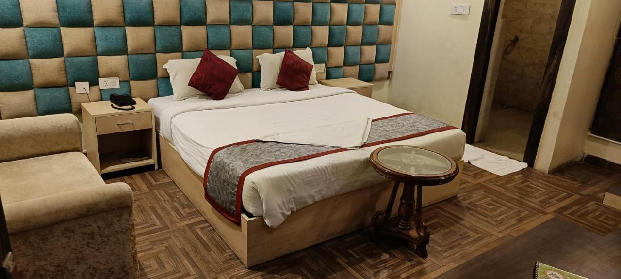 The Grand Orion Hotel Chinhat Buitenkant foto