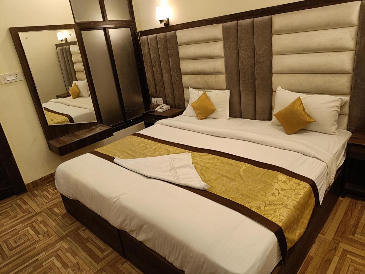 The Grand Orion Hotel Chinhat Buitenkant foto
