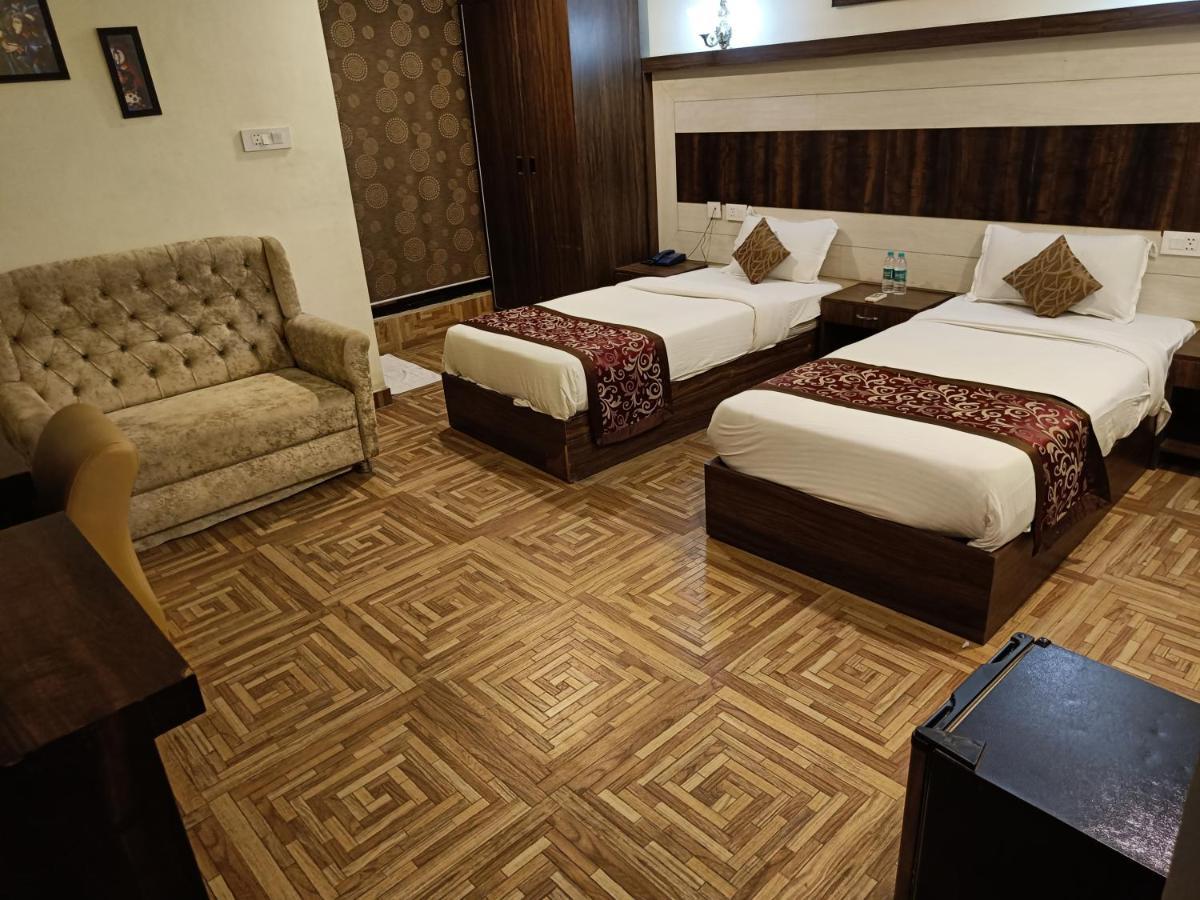 The Grand Orion Hotel Chinhat Buitenkant foto