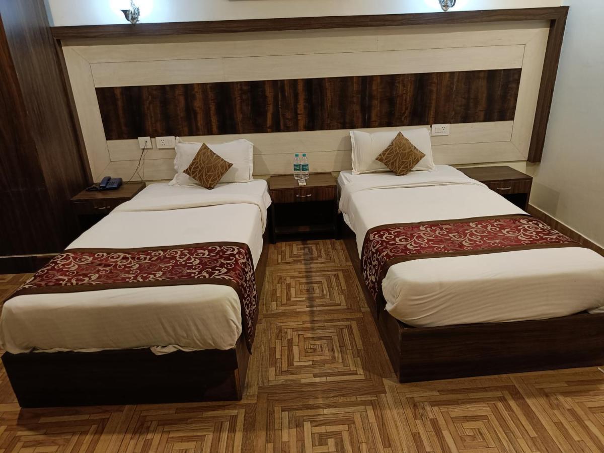 The Grand Orion Hotel Chinhat Buitenkant foto