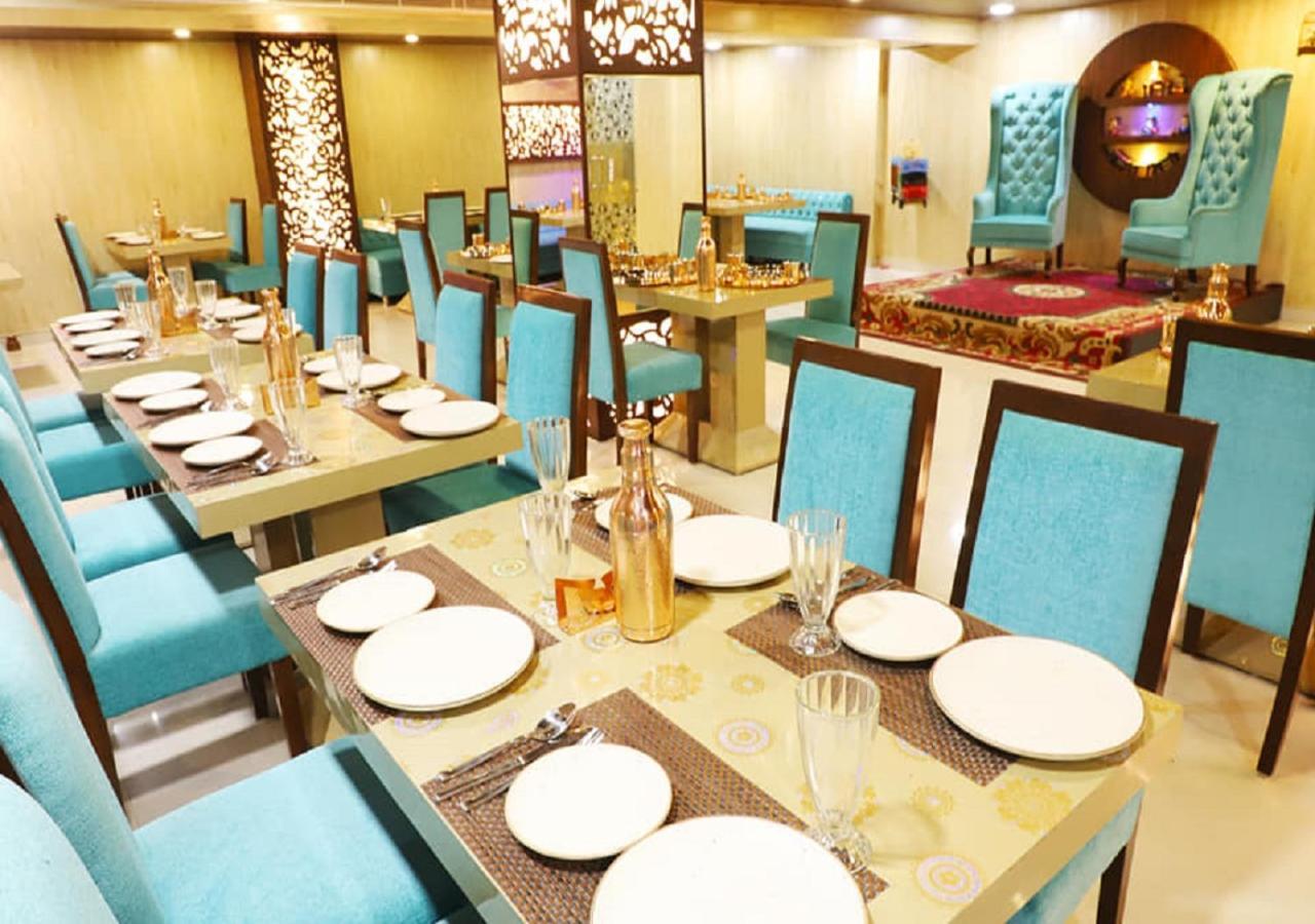 The Grand Orion Hotel Chinhat Buitenkant foto