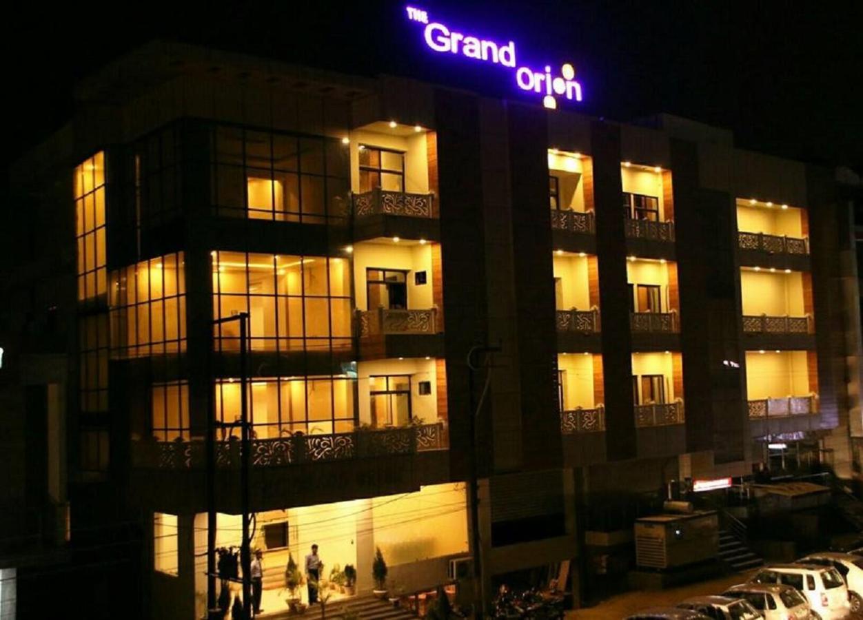 The Grand Orion Hotel Chinhat Buitenkant foto